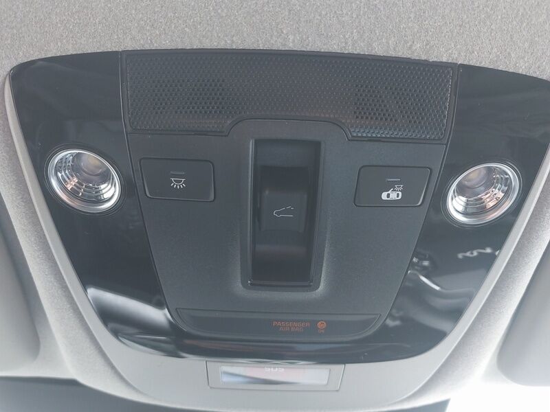 More views of Kia Niro