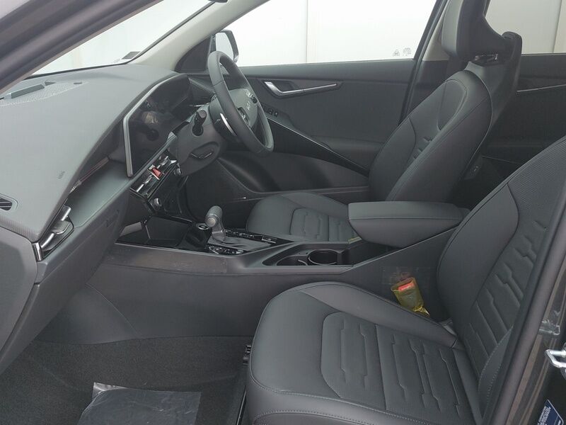 More views of Kia Niro