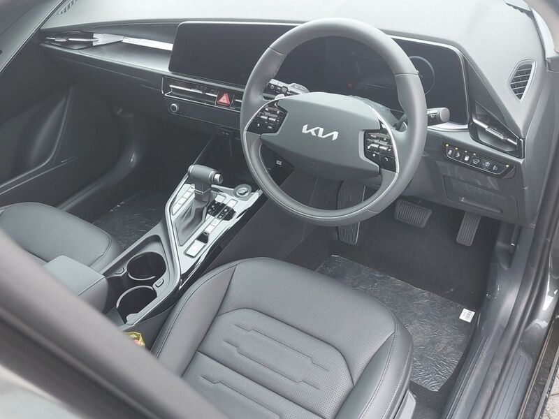 More views of Kia Niro