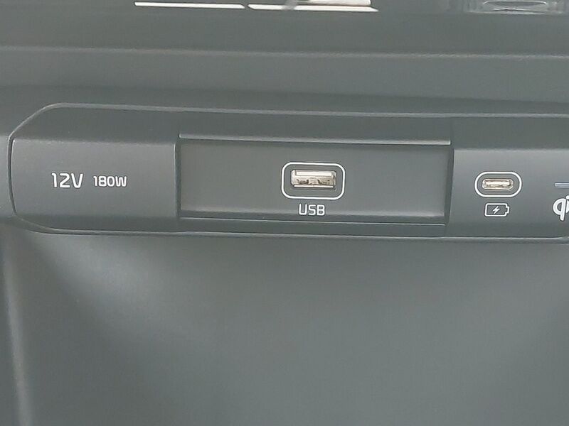 More views of Kia Niro