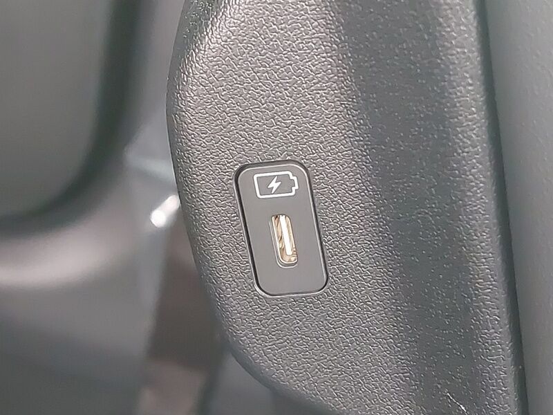 More views of Kia Niro