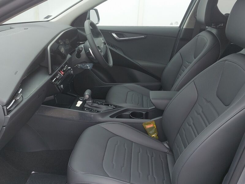 More views of Kia Niro