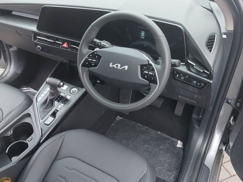 More views of Kia Niro