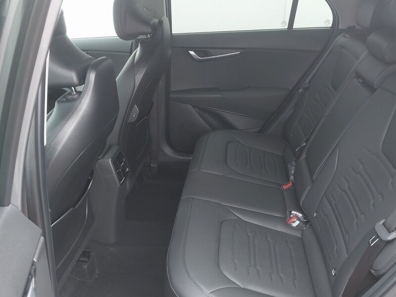 More views of Kia Niro