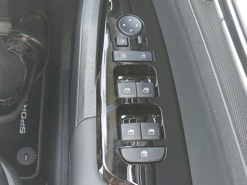 More views of Kia Sportage