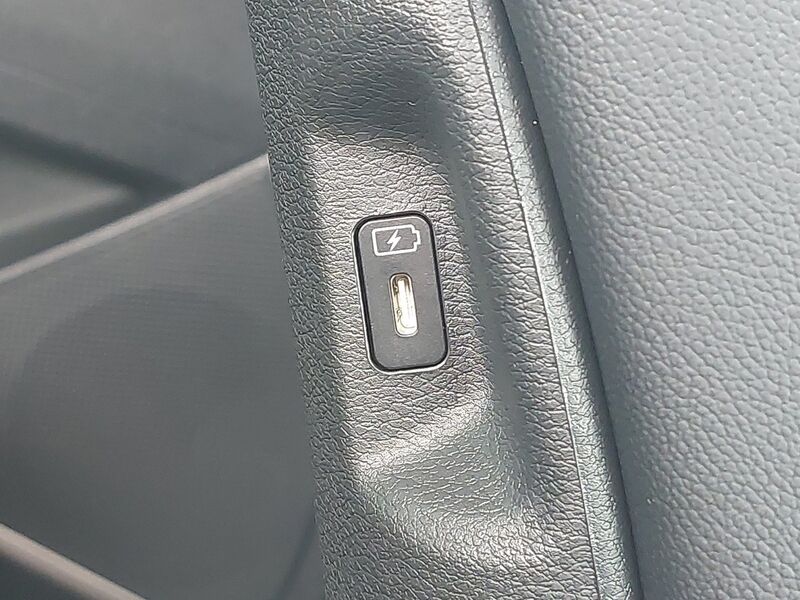 More views of Kia Sportage