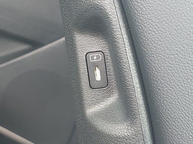 More views of Kia Sportage