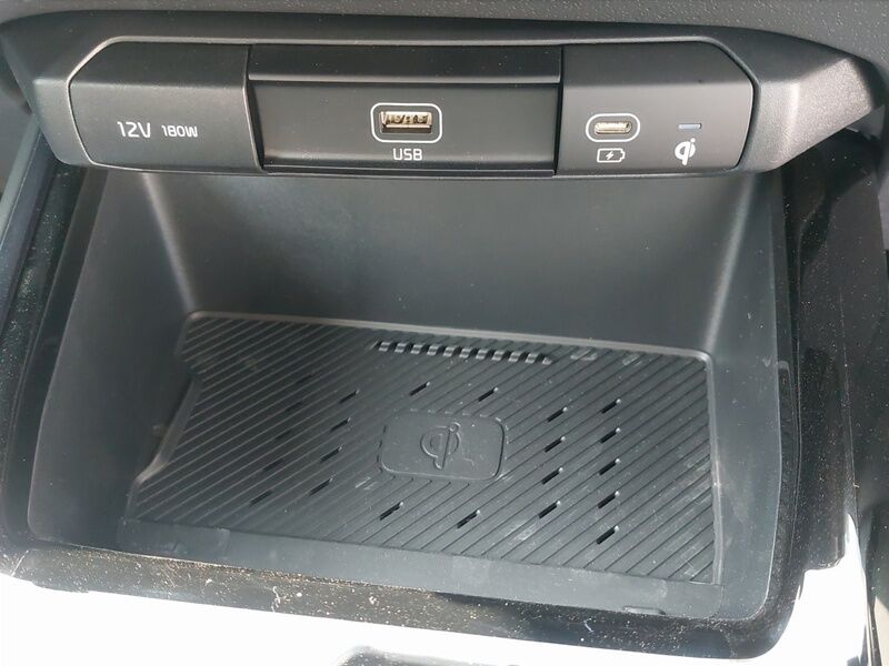 More views of Kia Niro