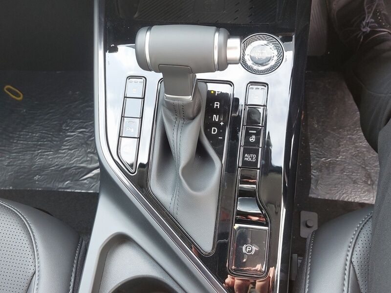 More views of Kia Niro