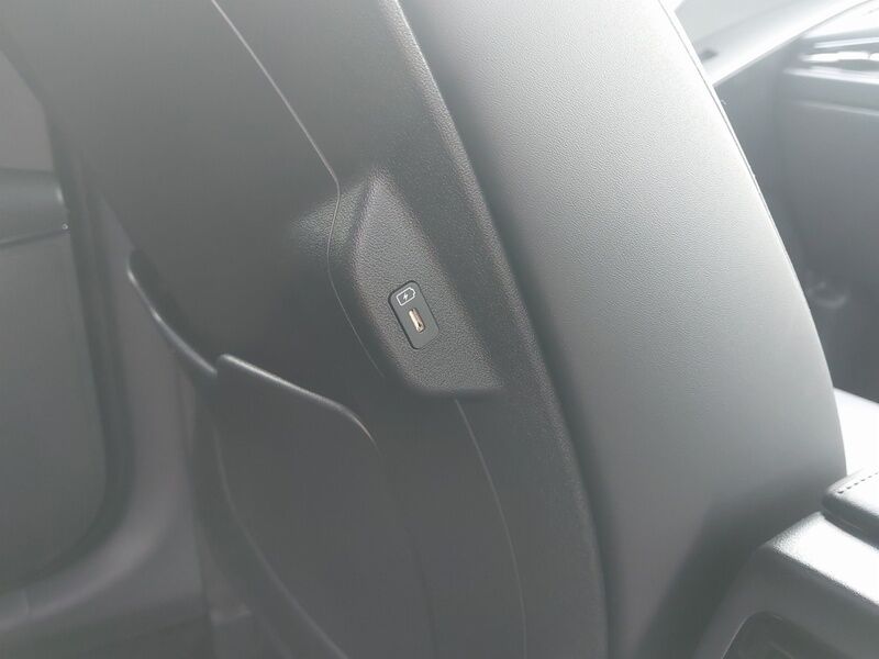 More views of Kia Niro