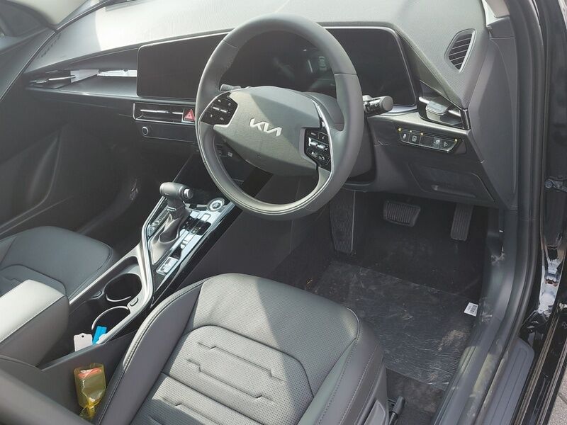 More views of Kia Niro