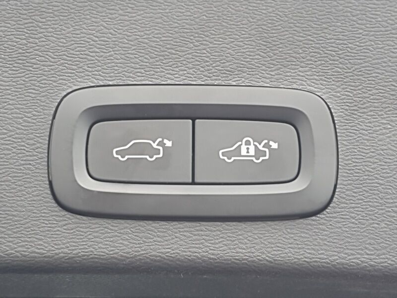 More views of Volvo XC40