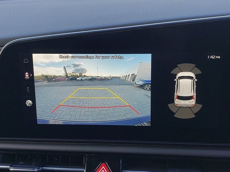 More views of Kia Niro