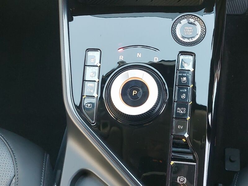 More views of Kia Niro