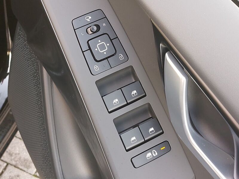 More views of Kia Niro