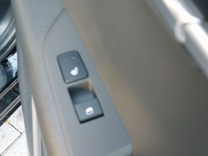 More views of Kia Niro