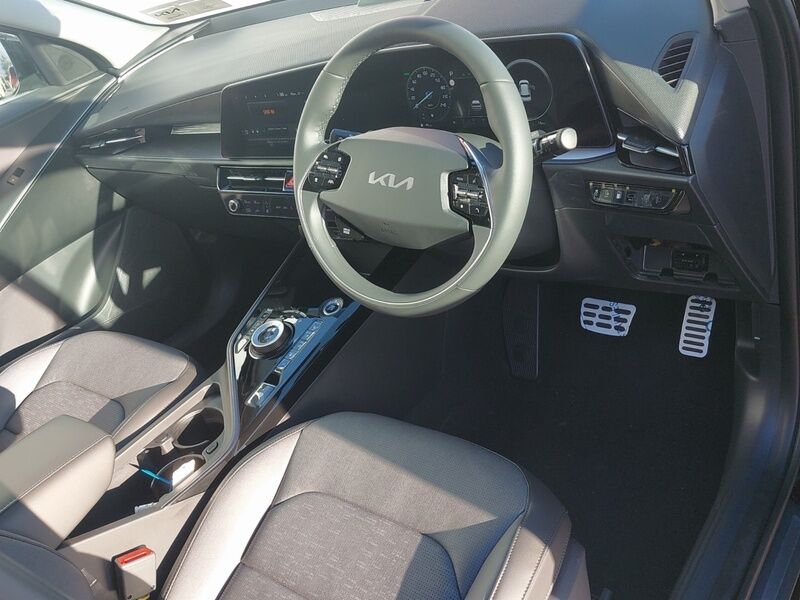 More views of Kia Niro