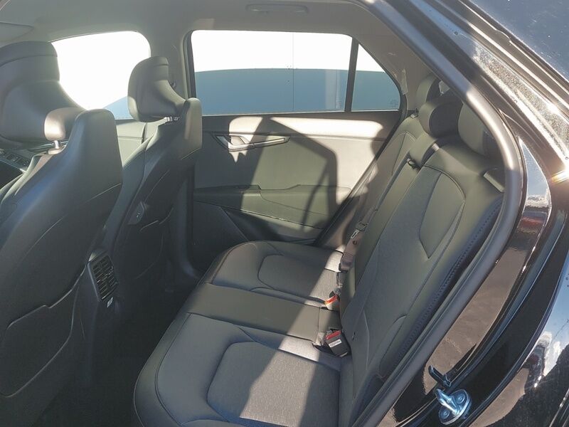 More views of Kia Niro