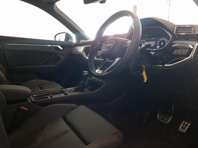 More views of Audi Q3