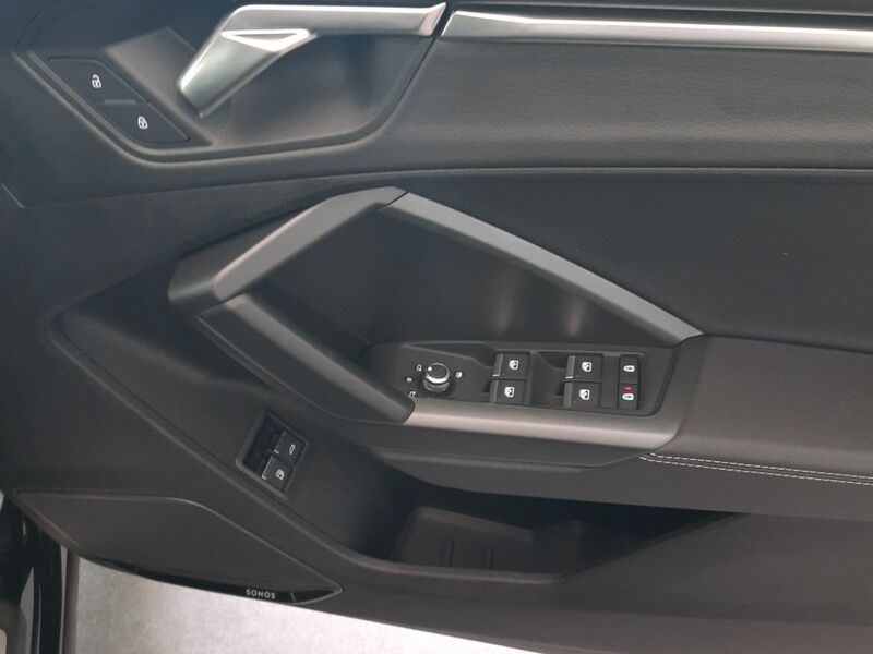 More views of Audi Q3