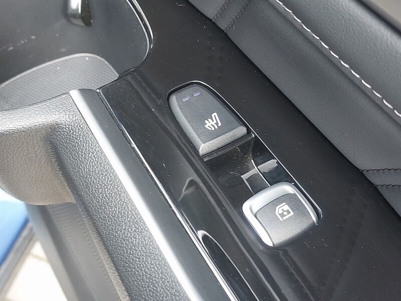 More views of Kia Sorento