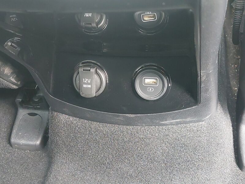 More views of Kia Sorento
