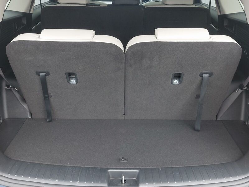 More views of Kia Sorento
