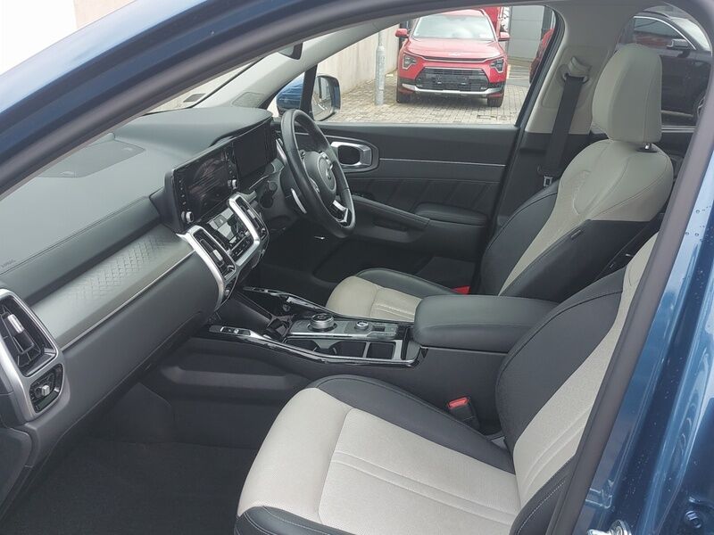 More views of Kia Sorento