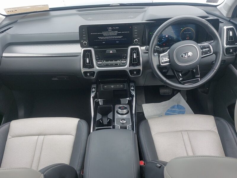 More views of Kia Sorento