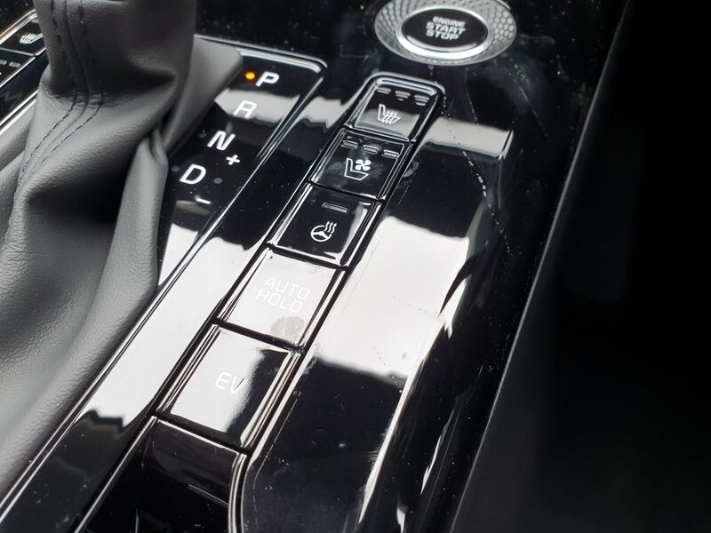 More views of Kia Niro