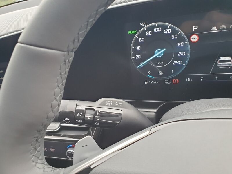 More views of Kia Niro