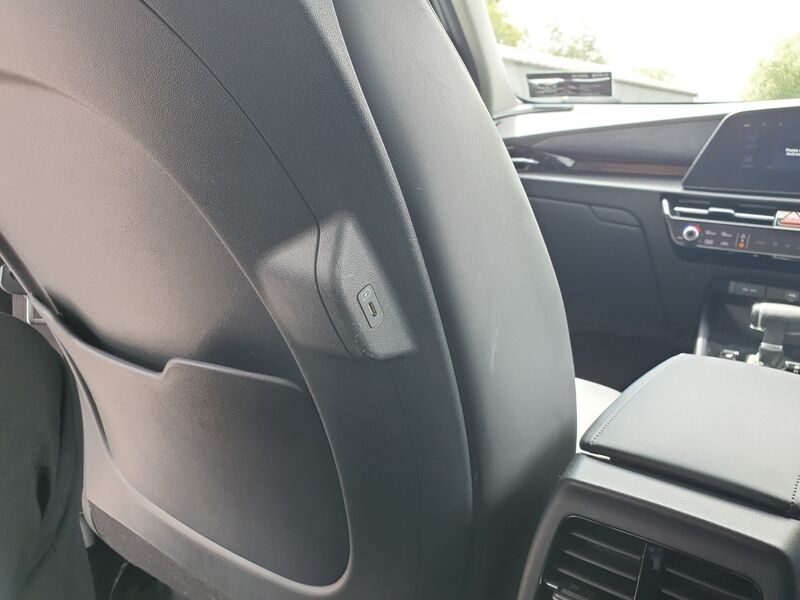 More views of Kia Niro