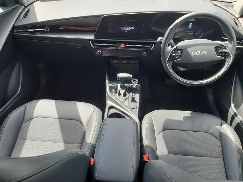 More views of Kia Niro