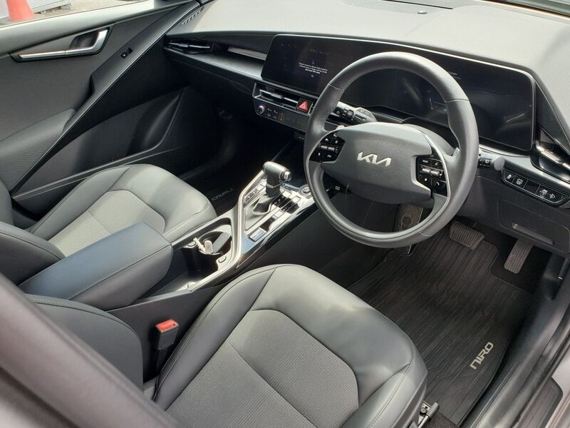 More views of Kia Niro