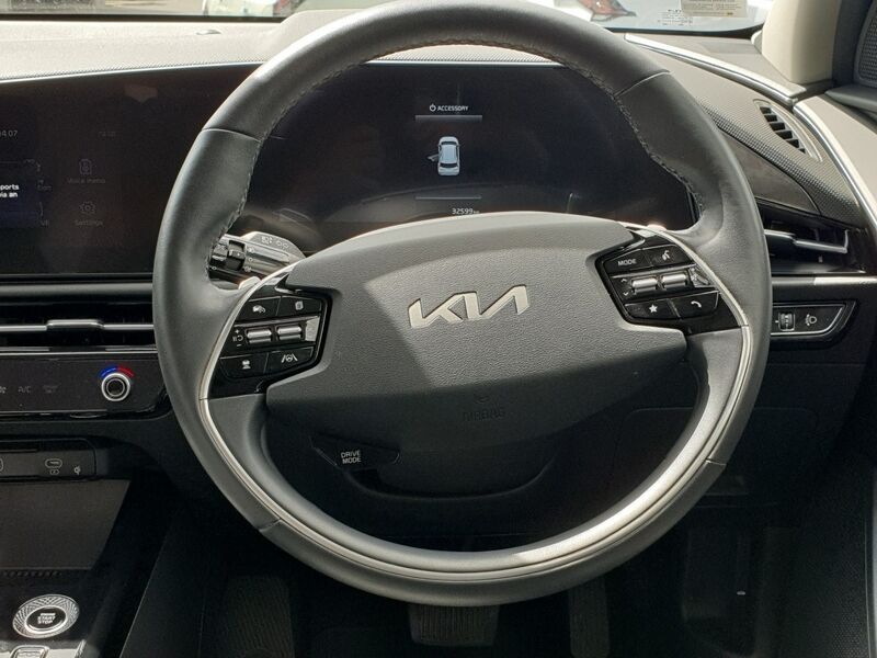 More views of Kia Niro