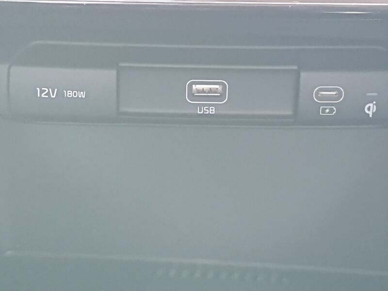 More views of Kia Niro