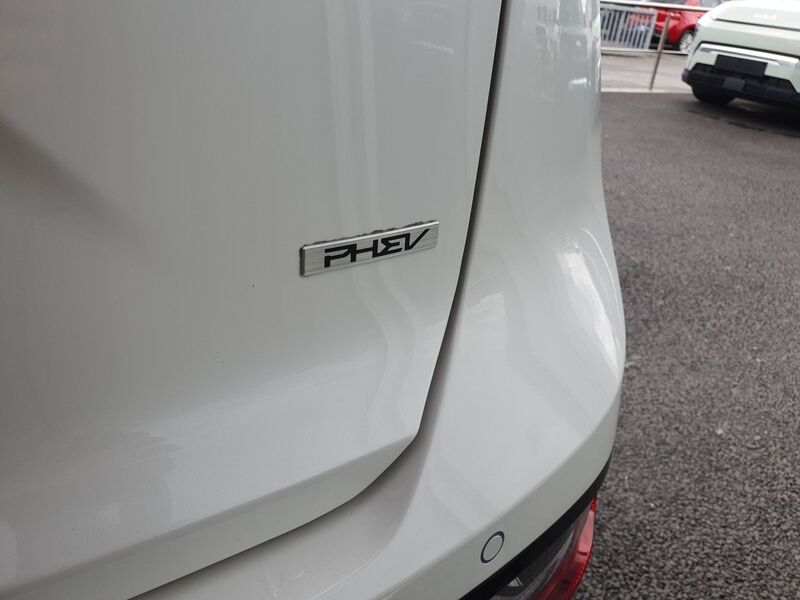 More views of Kia Niro