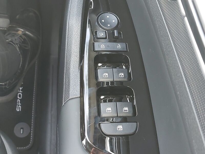 More views of Kia Sportage