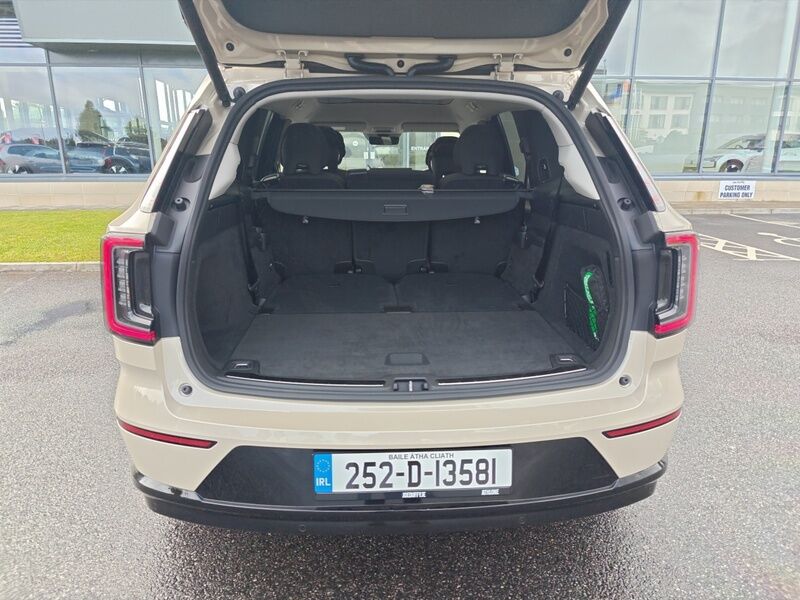 More views of Volvo EX90