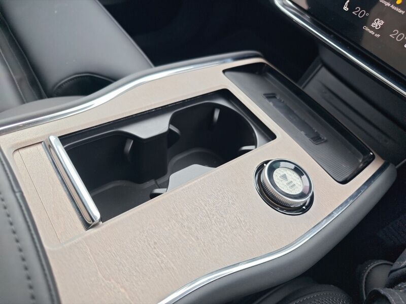 More views of Volvo EX90