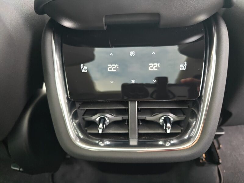 More views of Volvo EX90