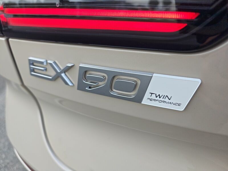 More views of Volvo EX90