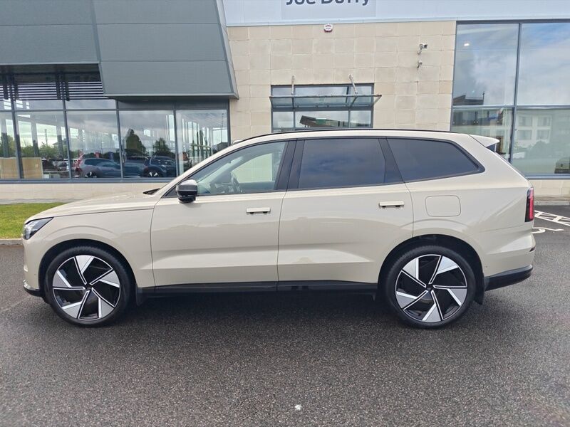 More views of Volvo EX90