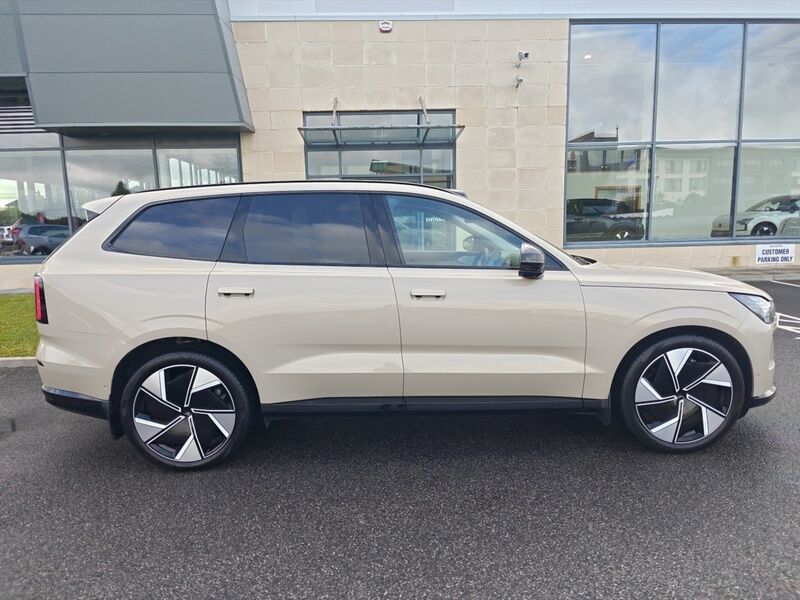 More views of Volvo EX90