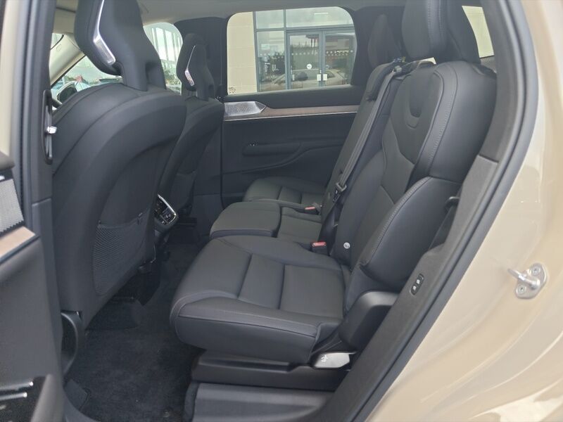 More views of Volvo EX90