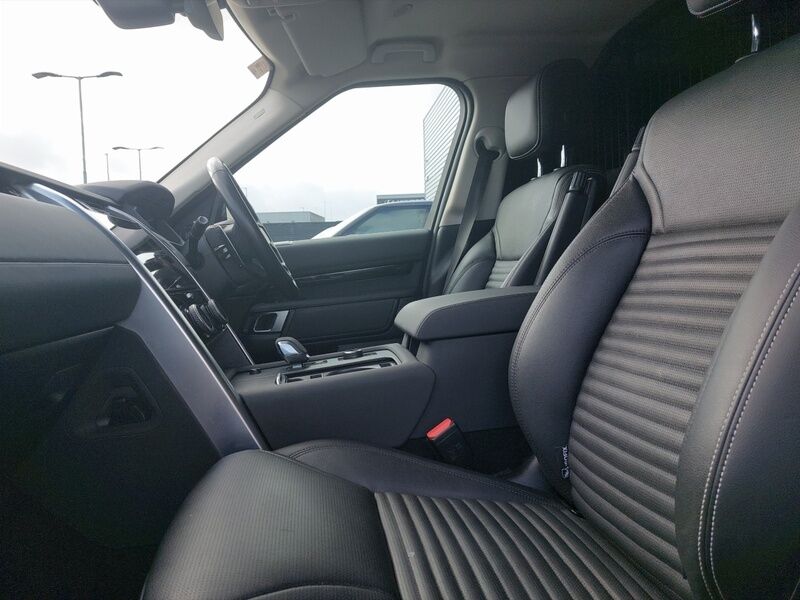 More views of Land Rover Discovery