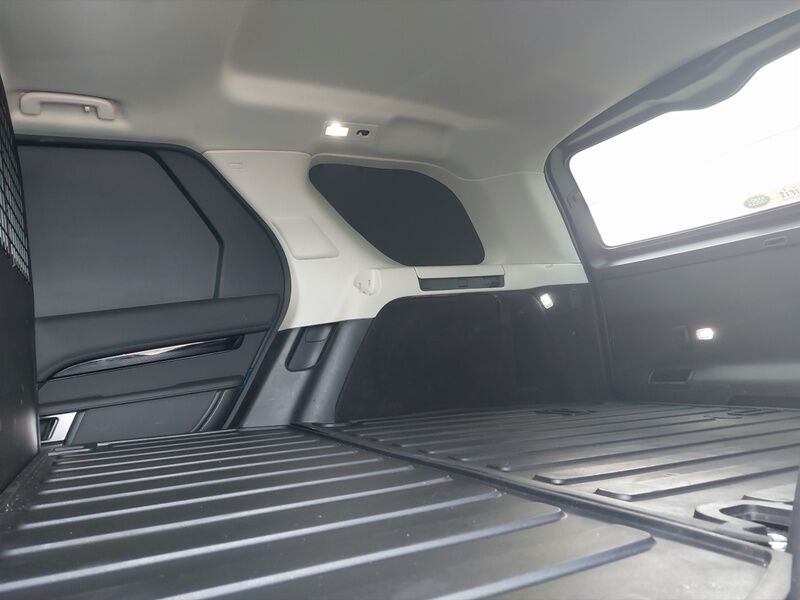 More views of Land Rover Discovery
