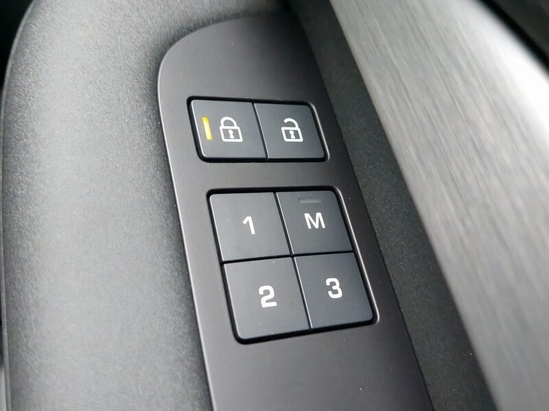 More views of Land Rover Discovery