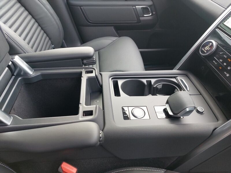 More views of Land Rover Discovery