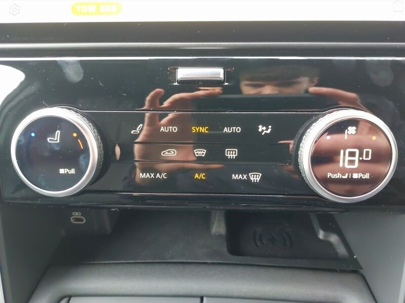 More views of Land Rover Discovery